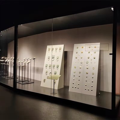 Miniatyrmuseums vitrinskåp