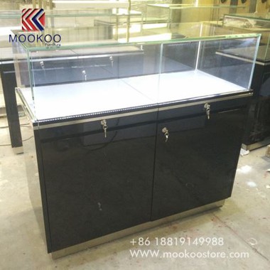 Titta på skärmstativ